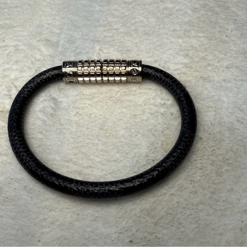 Louis Vuitton Black and Silver Men’s Bracelet - Picture 2 of 6